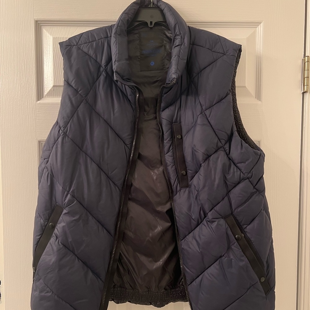 Gap XL navy vest precision design